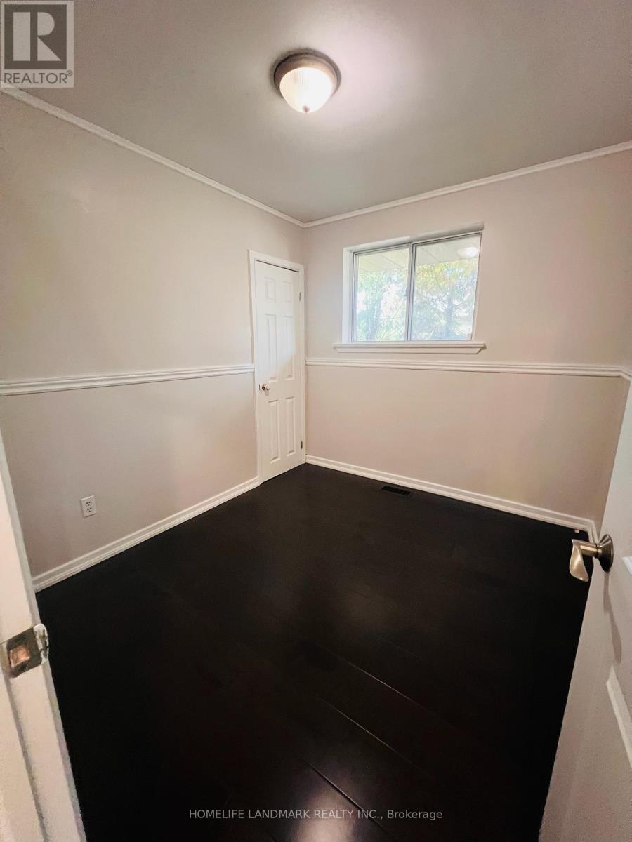 2749 Truscott Drive, Mississauga, Ontario  L5J 2B8 - Photo 9 - W12520008