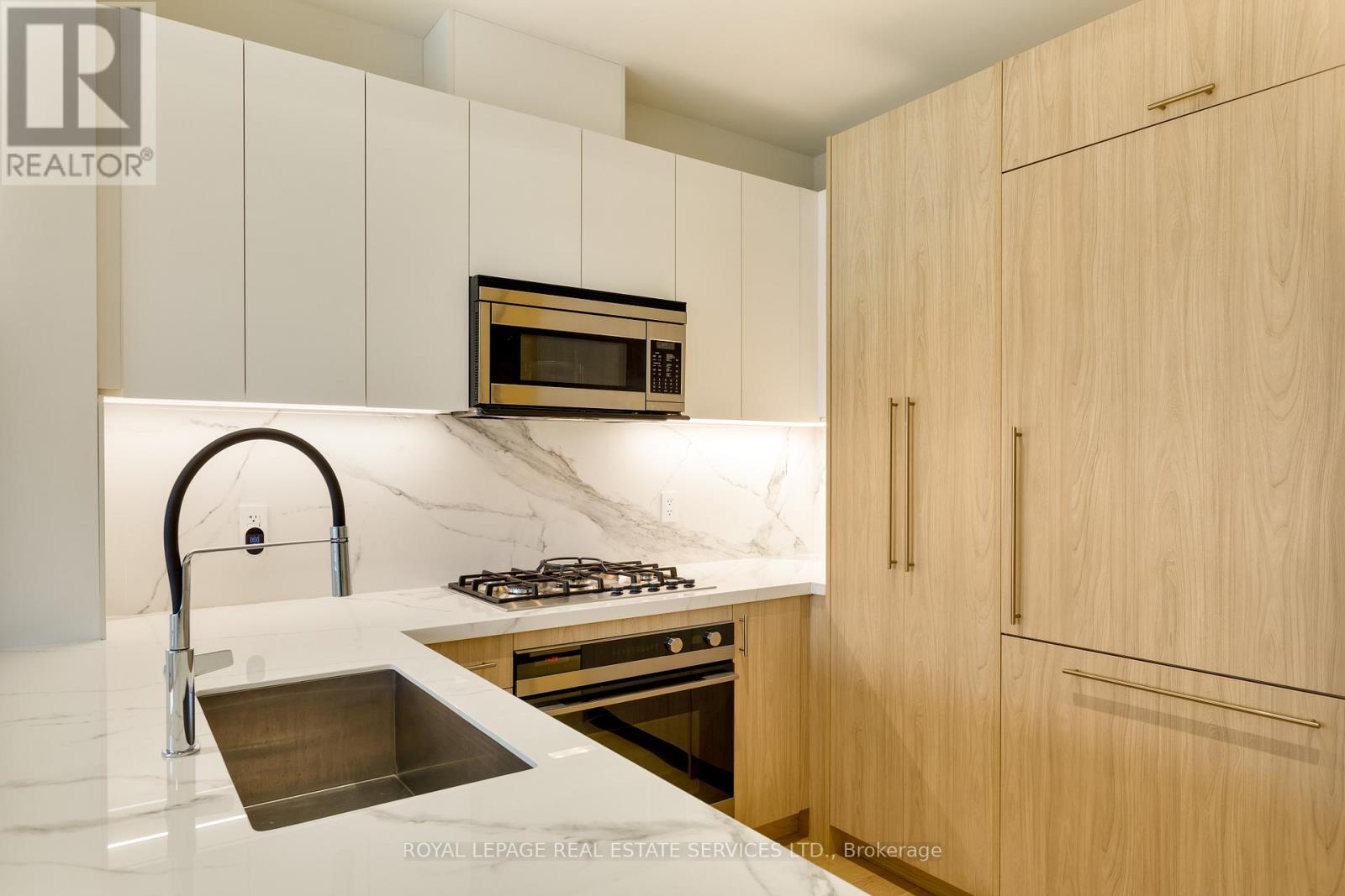 307 - 123 Maurice Drive, Oakville, Ontario  L6K 2W6 - Photo 7 - W12520040