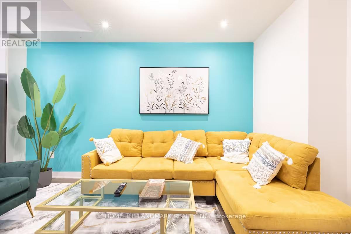 27 William Duncan Road, Toronto, Ontario  M3K 0C7 - Photo 4 - W12520058