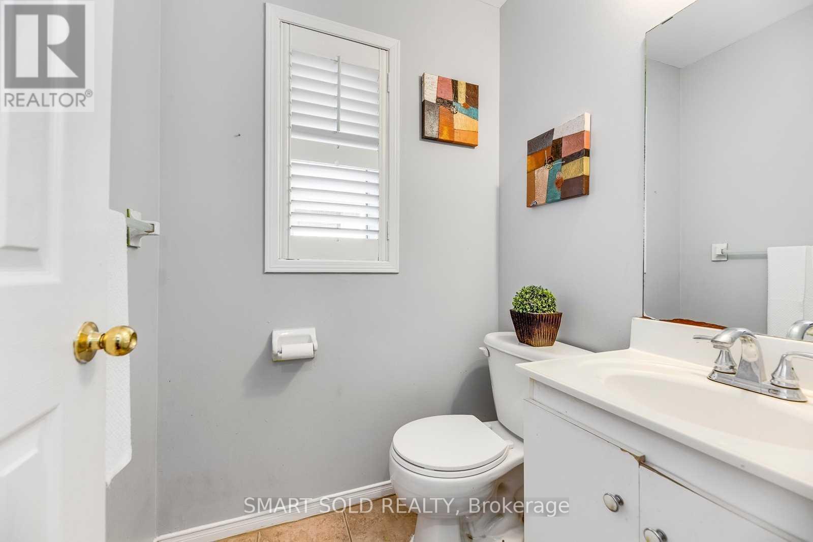 Upper - 36b Lambton Avenue, Toronto, Ontario M6N 2S1 - Photo 17 - W12500388