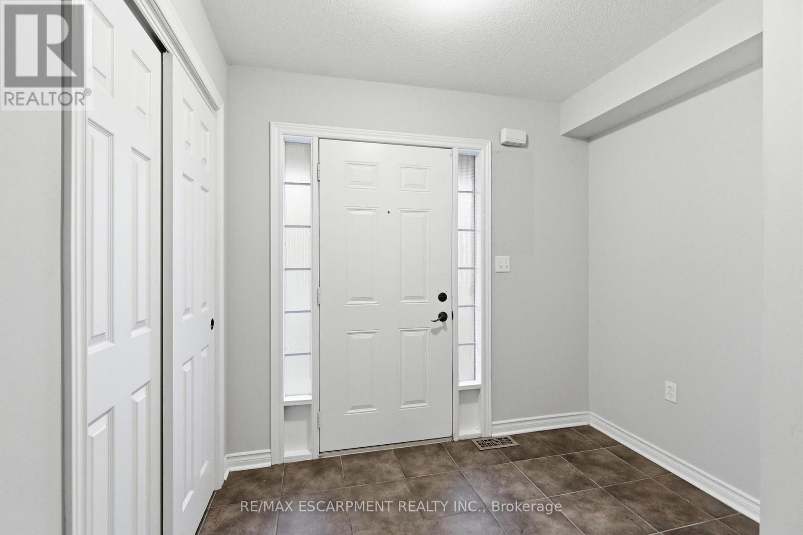 19 Blue Mountain Drive, Hamilton, Ontario L0R 1P0 - Photo 12 - X12520016