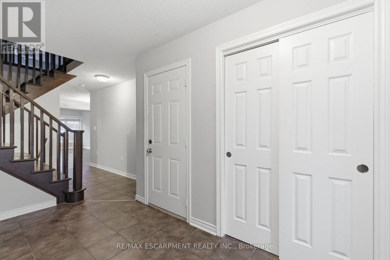 19 Blue Mountain Drive, Hamilton, Ontario L0R 1P0 - Photo 13 - X12520016