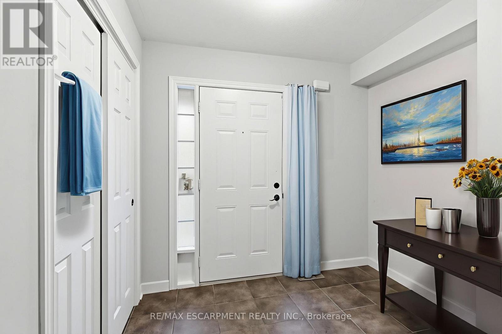 19 Blue Mountain Drive, Hamilton, Ontario L0R 1P0 - Photo 2 - X12520016