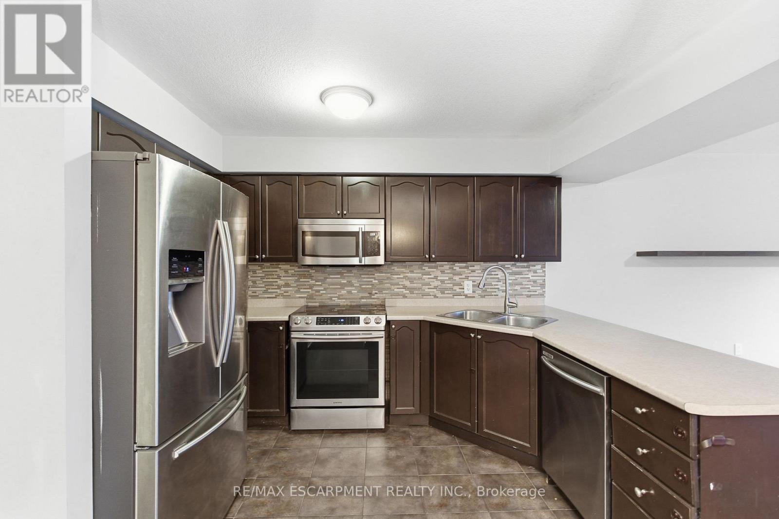 19 Blue Mountain Drive, Hamilton, Ontario L0R 1P0 - Photo 22 - X12520016