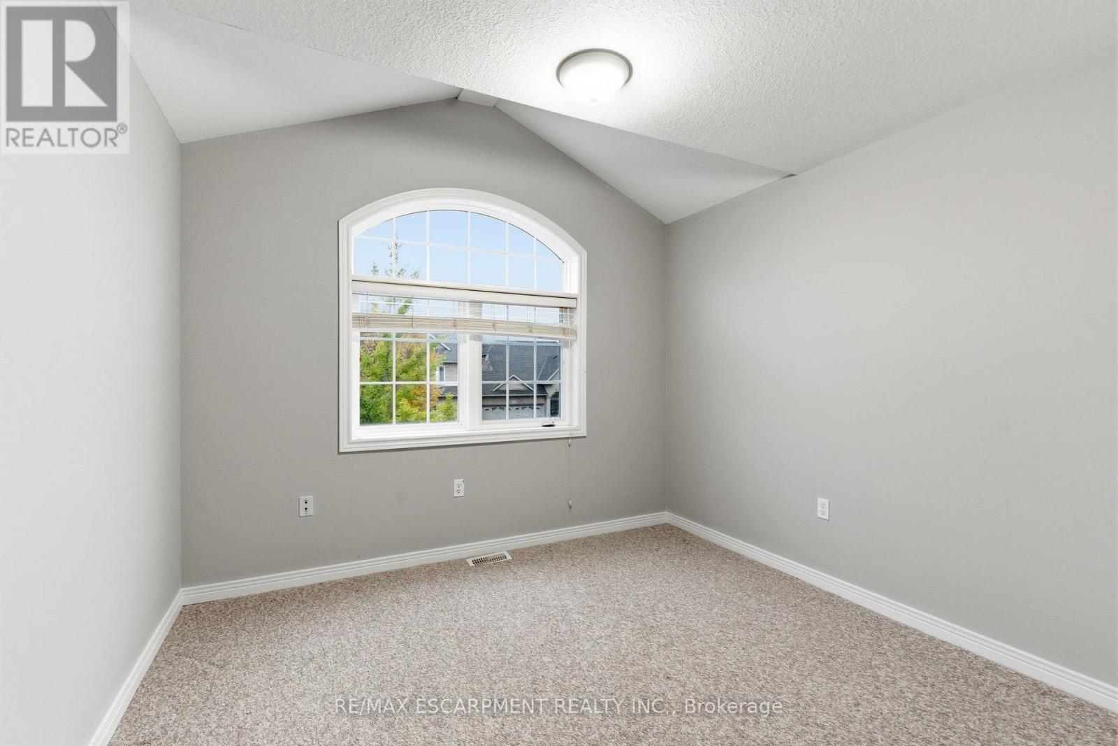 19 Blue Mountain Drive, Hamilton, Ontario L0R 1P0 - Photo 26 - X12520016