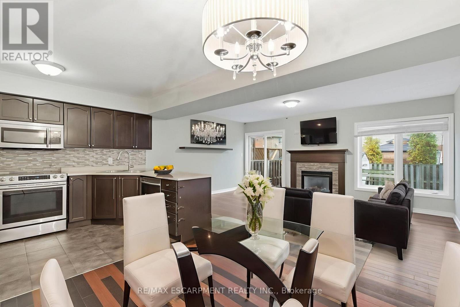 19 Blue Mountain Drive, Hamilton, Ontario L0R 1P0 - Photo 3 - X12520016