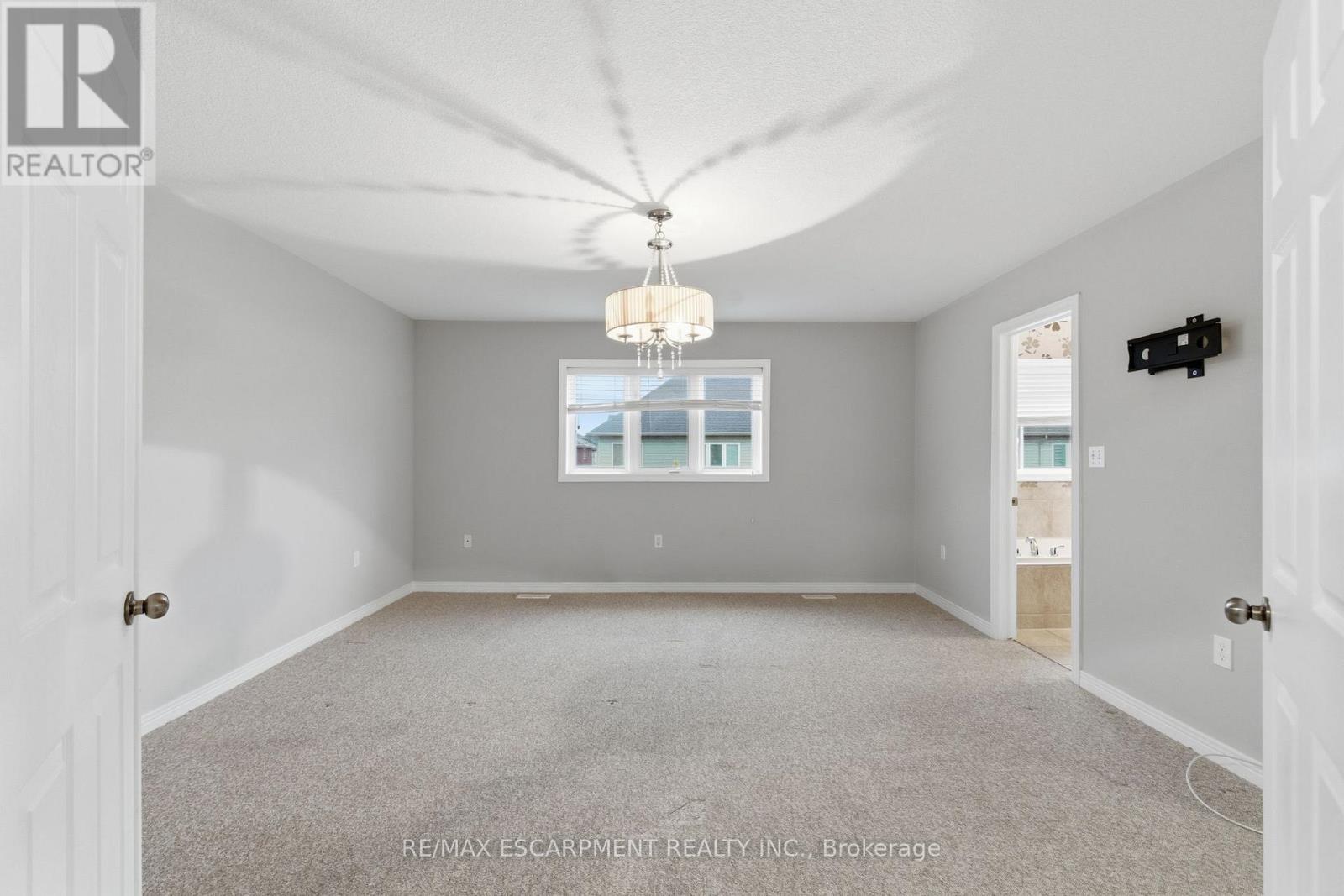 19 Blue Mountain Drive, Hamilton, Ontario L0R 1P0 - Photo 31 - X12520016