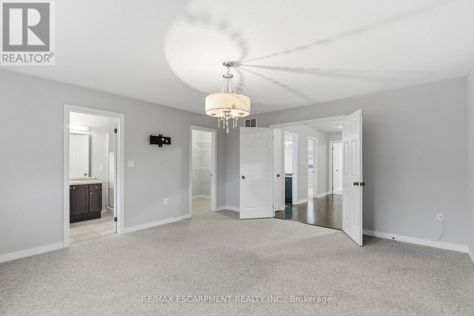 19 Blue Mountain Drive, Hamilton, Ontario L0R 1P0 - Photo 32 - X12520016