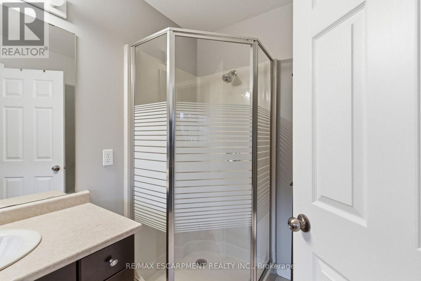 19 Blue Mountain Drive, Hamilton, Ontario L0R 1P0 - Photo 36 - X12520016