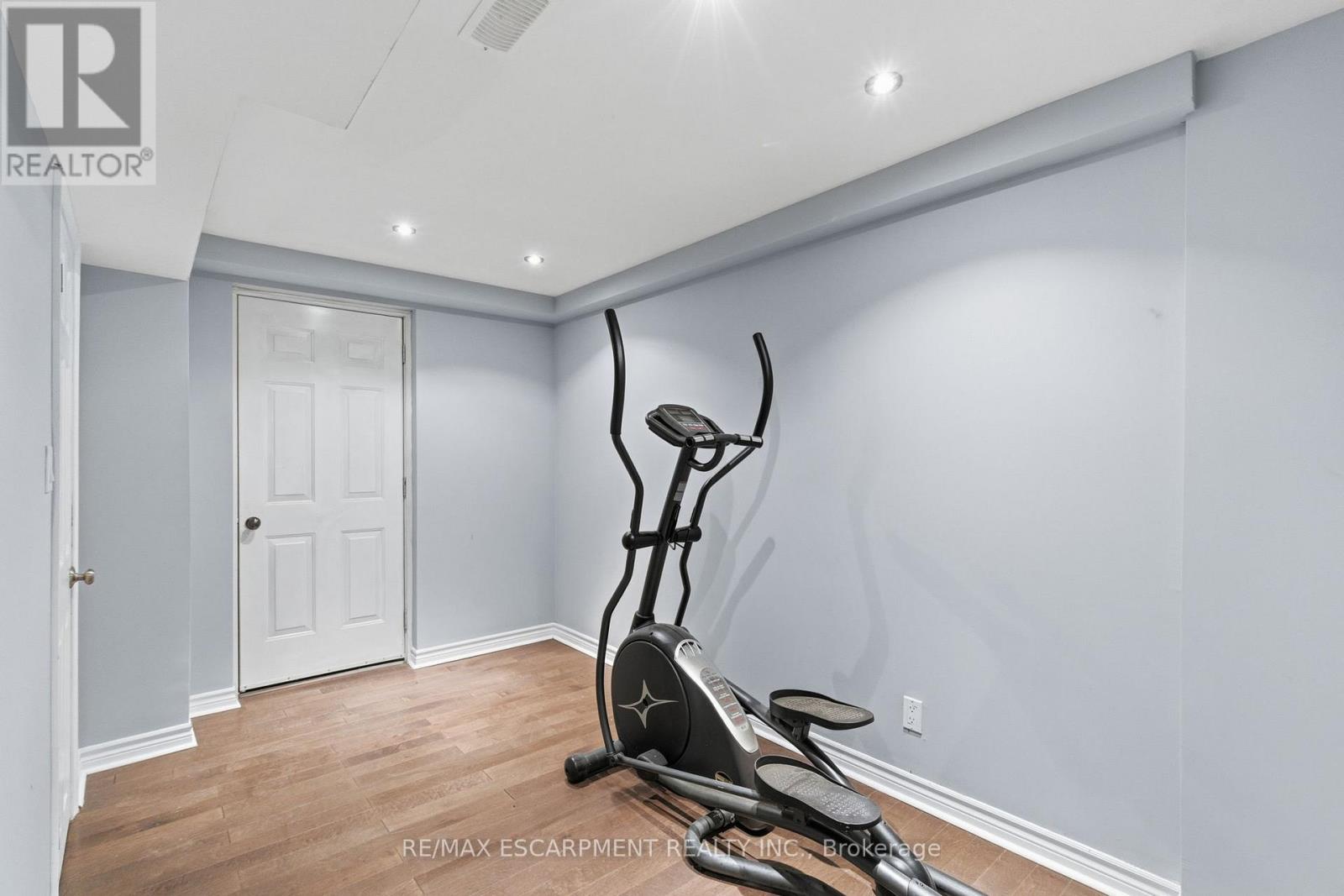 19 Blue Mountain Drive, Hamilton, Ontario L0R 1P0 - Photo 38 - X12520016