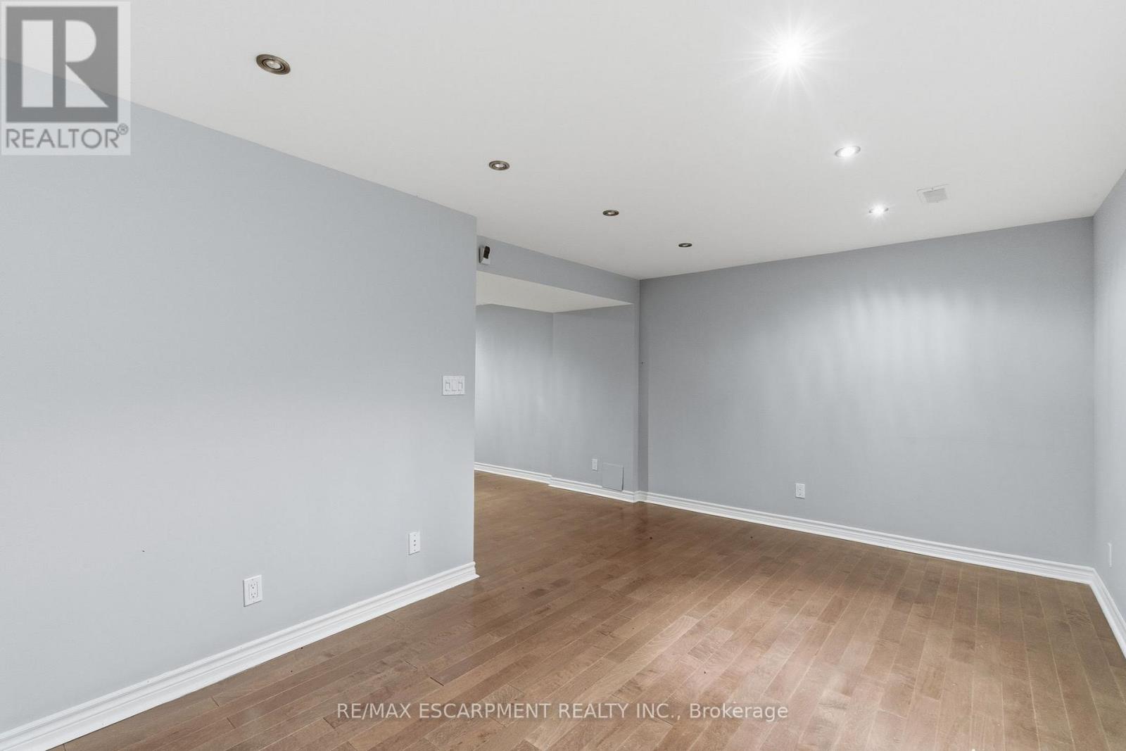 19 Blue Mountain Drive, Hamilton, Ontario L0R 1P0 - Photo 41 - X12520016