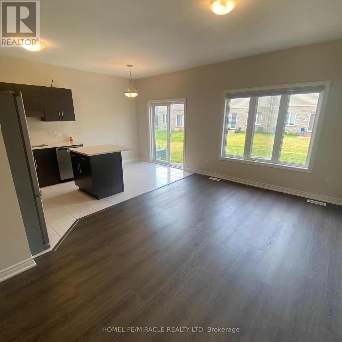 89 Sunflower Place, Welland, Ontario L3C 0H8 - Photo 2 - X12520026