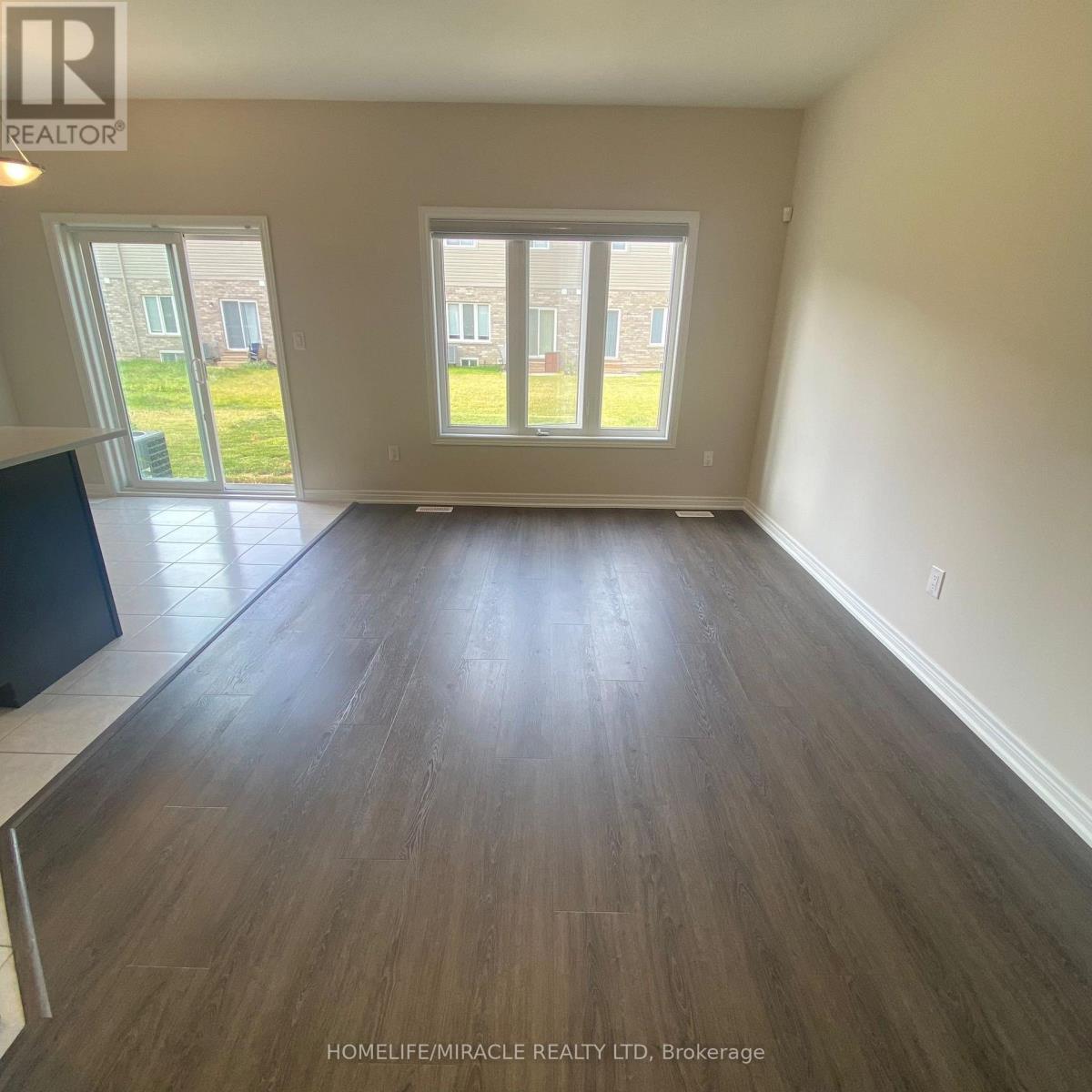 89 Sunflower Place, Welland, Ontario L3C 0H8 - Photo 3 - X12520026