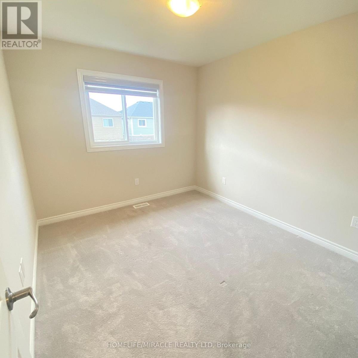 89 Sunflower Place, Welland, Ontario L3C 0H8 - Photo 7 - X12520026