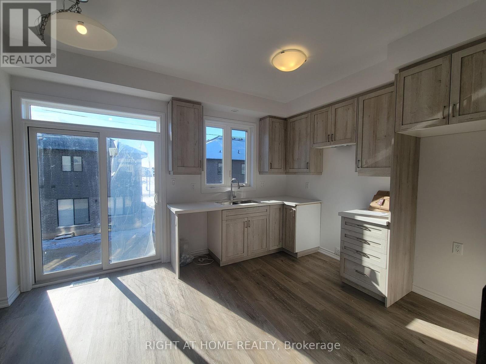 72 - 461 Blackburn Drive, Brantford, Ontario  N3T 0W9 - Photo 4 - X12520030