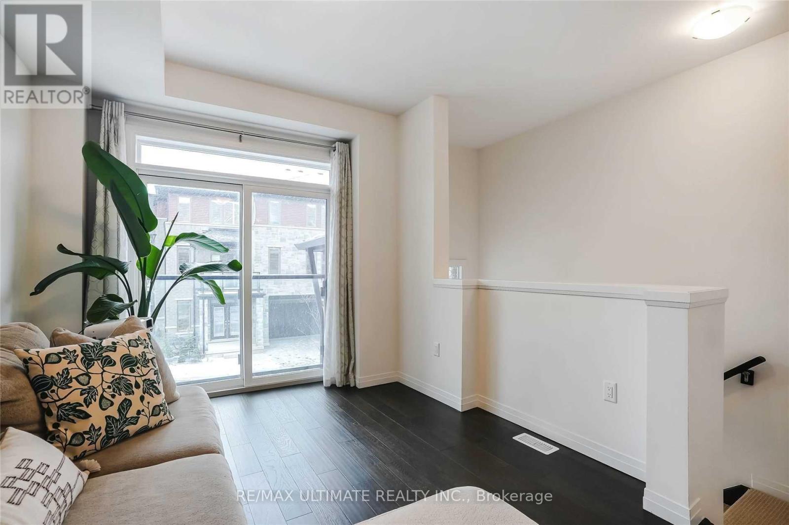 290 - 30 Times Square Boulevard, Hamilton, Ontario L8J 0L9 - Photo 3 - X12520066