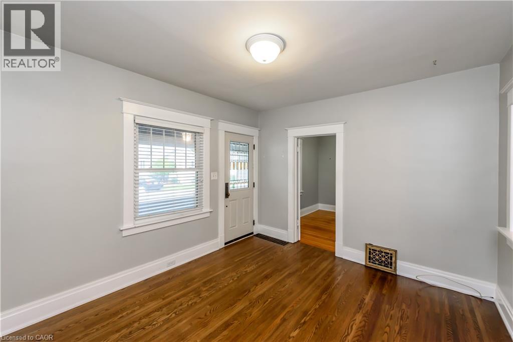 9 Atwood Street, St. Catharines, Ontario  L2R 1G9 - Photo 5 - 40785485