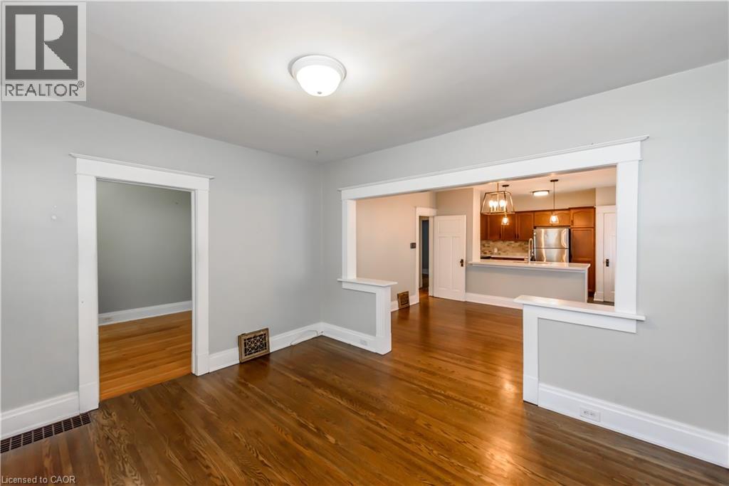 9 Atwood Street, St. Catharines, Ontario  L2R 1G9 - Photo 8 - 40785485