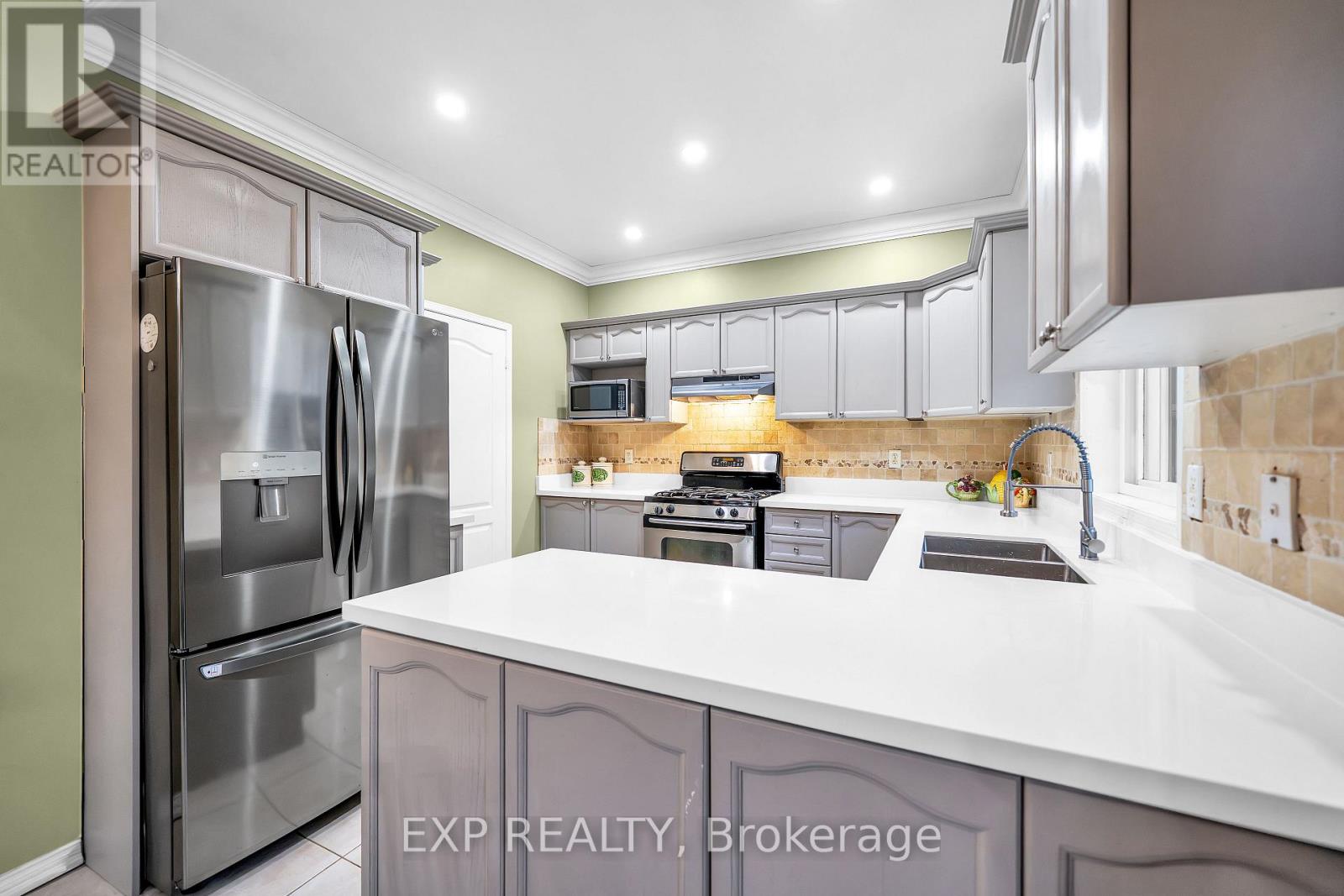 11 Welbourne Court, Ajax, Ontario  L1T 4Y9 - Photo 10 - E12520092