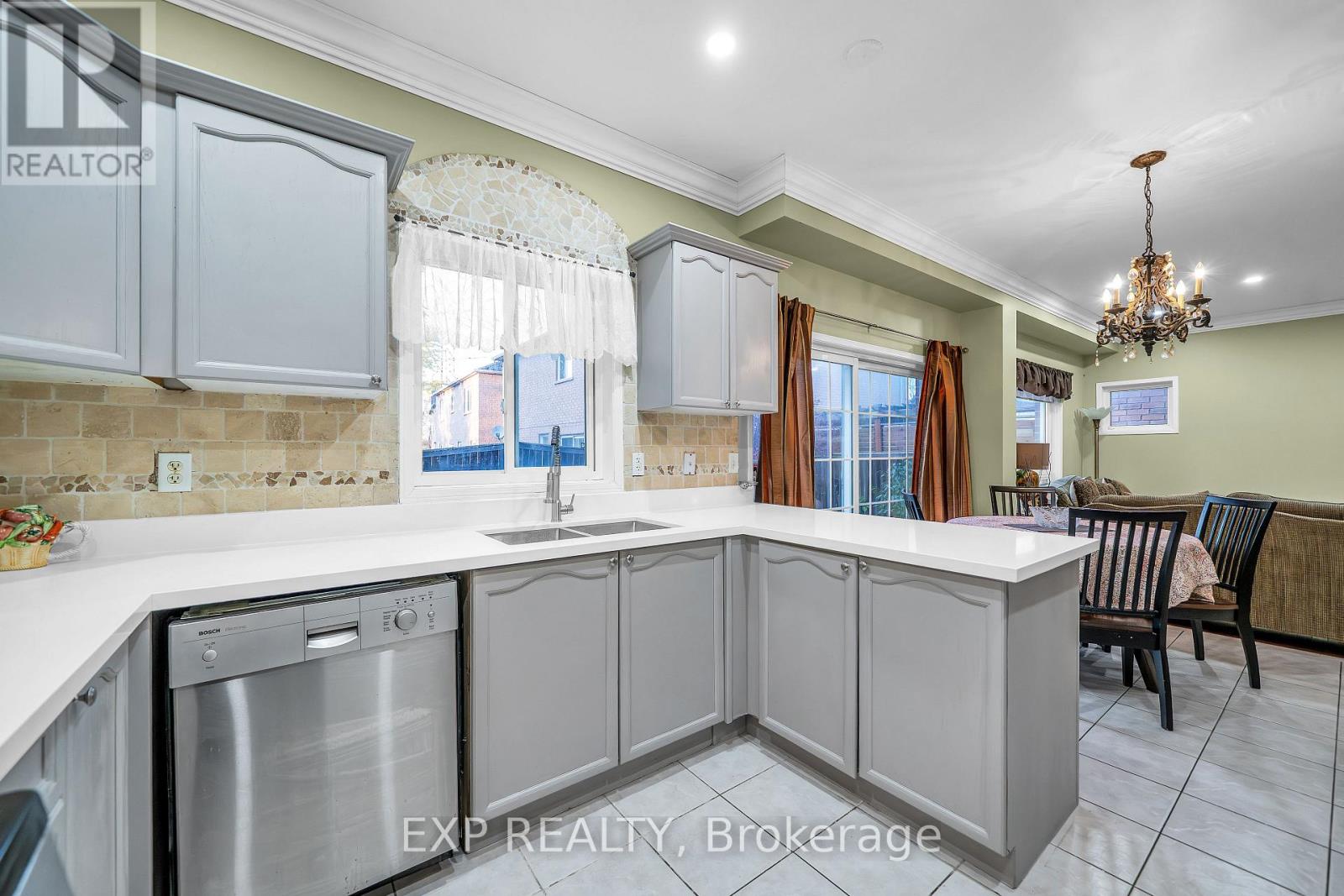 11 Welbourne Court, Ajax, Ontario  L1T 4Y9 - Photo 12 - E12520092