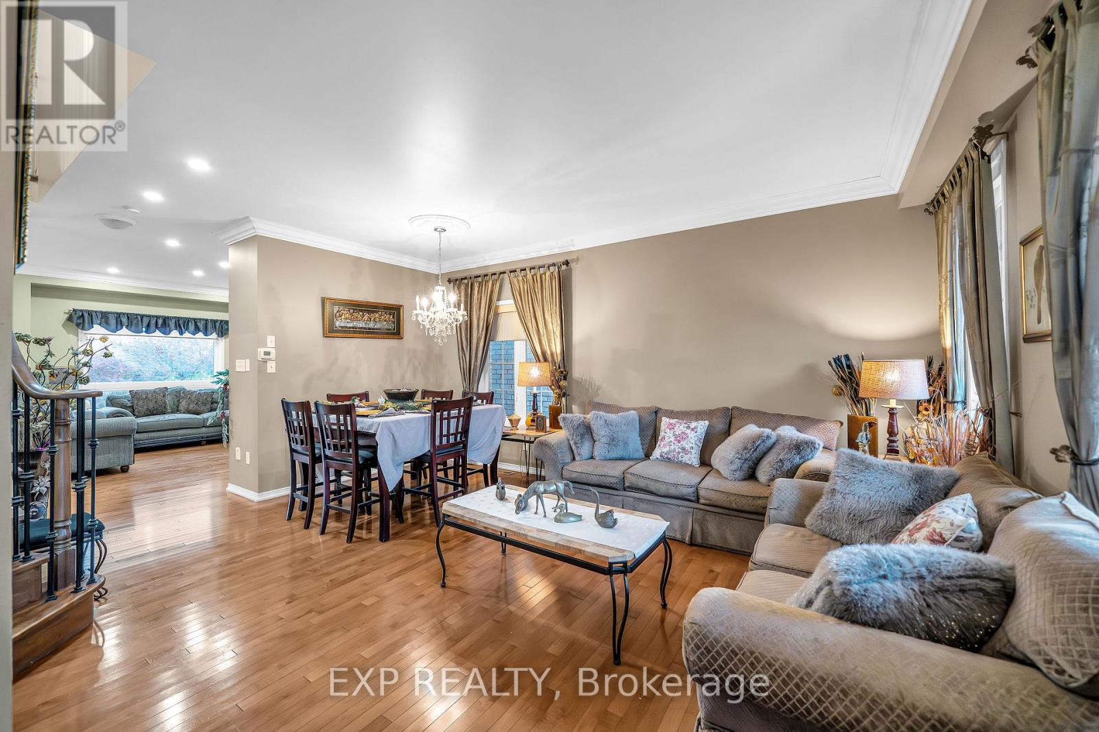 11 Welbourne Court, Ajax, Ontario  L1T 4Y9 - Photo 3 - E12520092