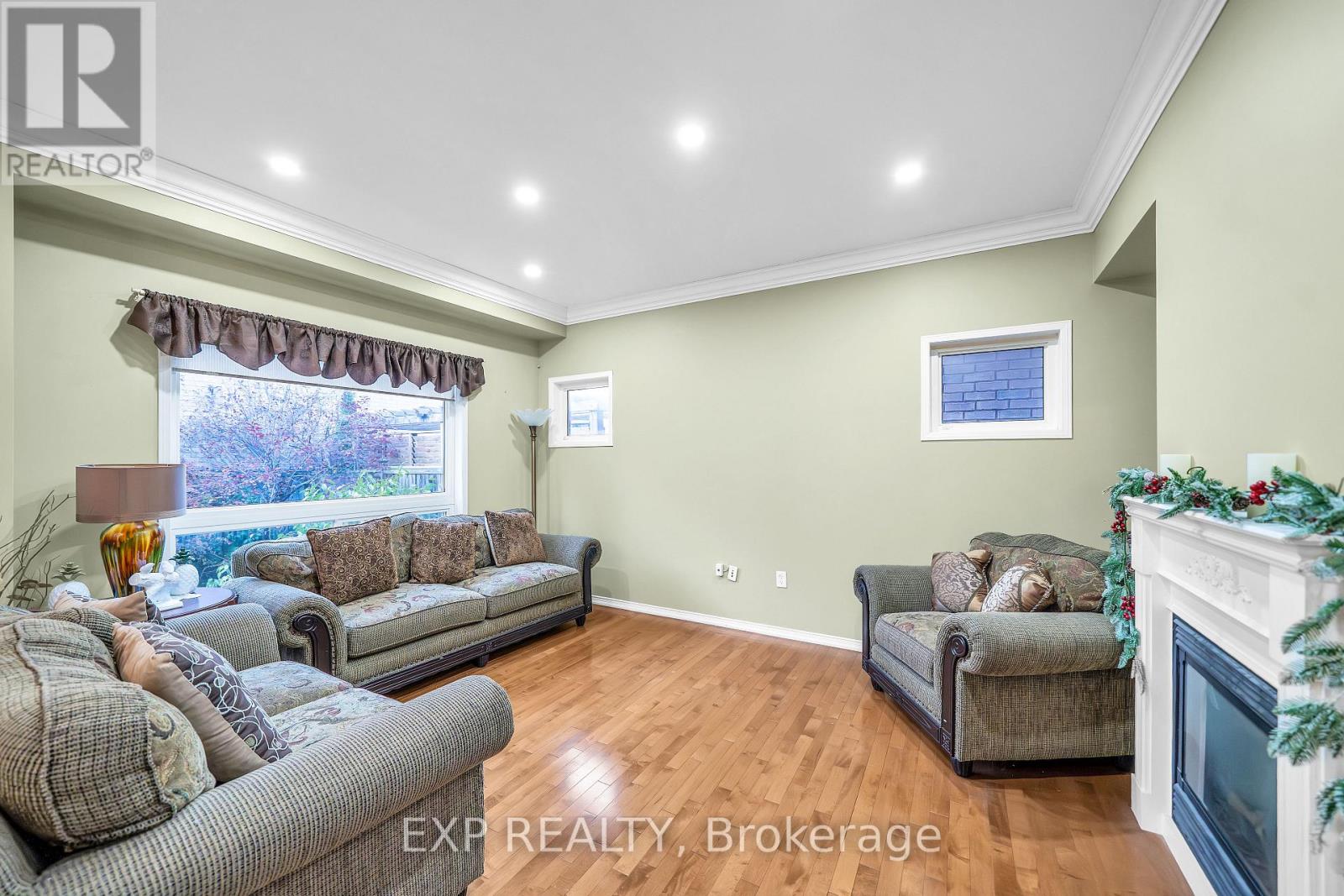 11 Welbourne Court, Ajax, Ontario  L1T 4Y9 - Photo 7 - E12520092