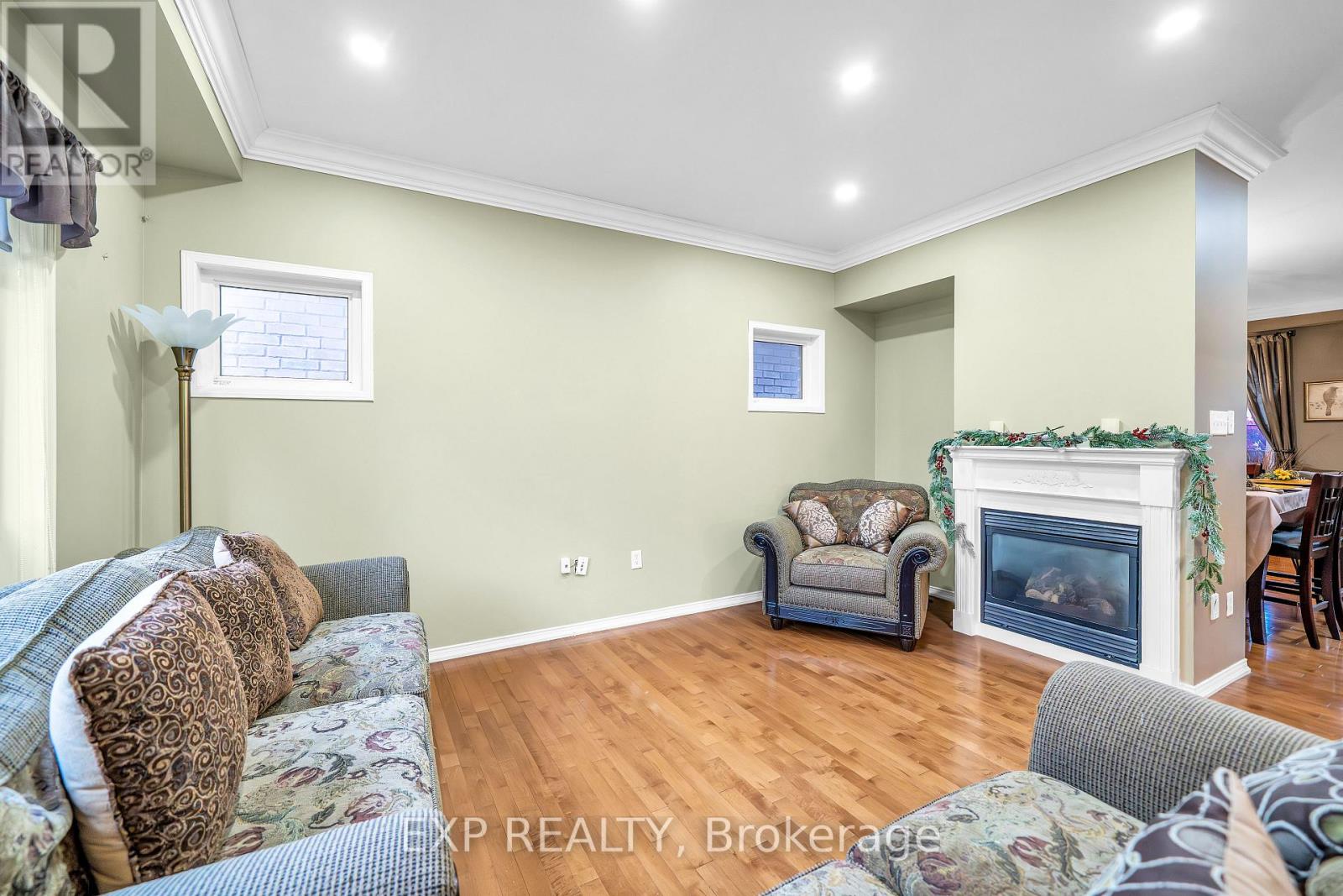 11 Welbourne Court, Ajax, Ontario  L1T 4Y9 - Photo 8 - E12520092