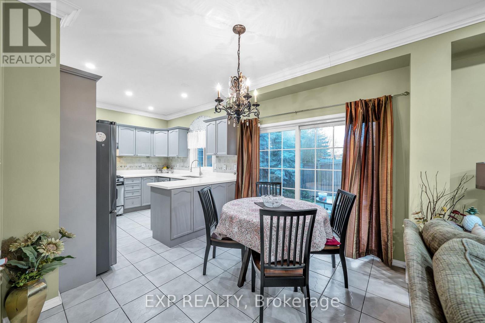 11 Welbourne Court, Ajax, Ontario  L1T 4Y9 - Photo 9 - E12520092