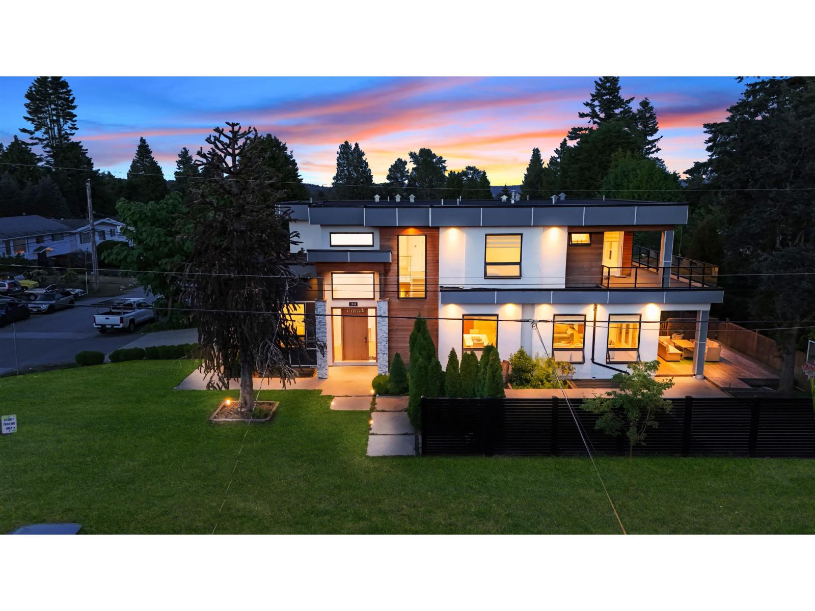 Property at 1440 MAPLE STREET image 3