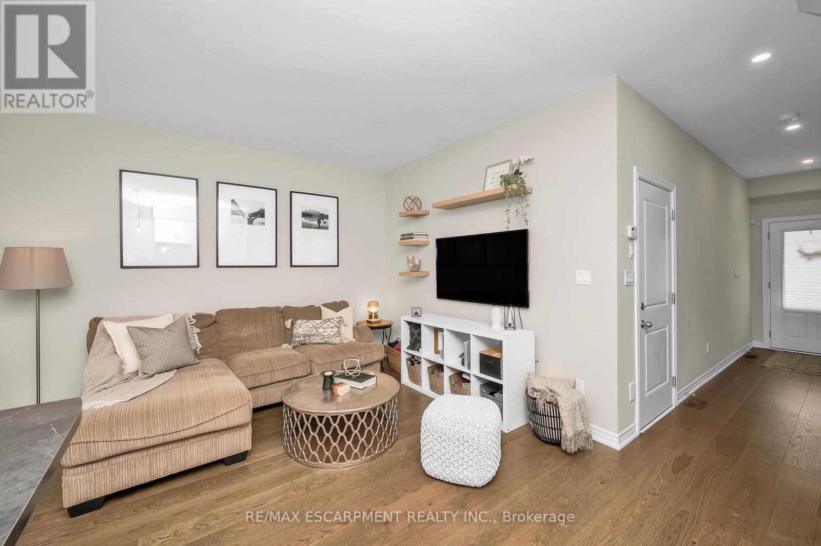 17 Arietta Lane, Hamilton, Ontario  L8E 0K7 - Photo 11 - X12488142