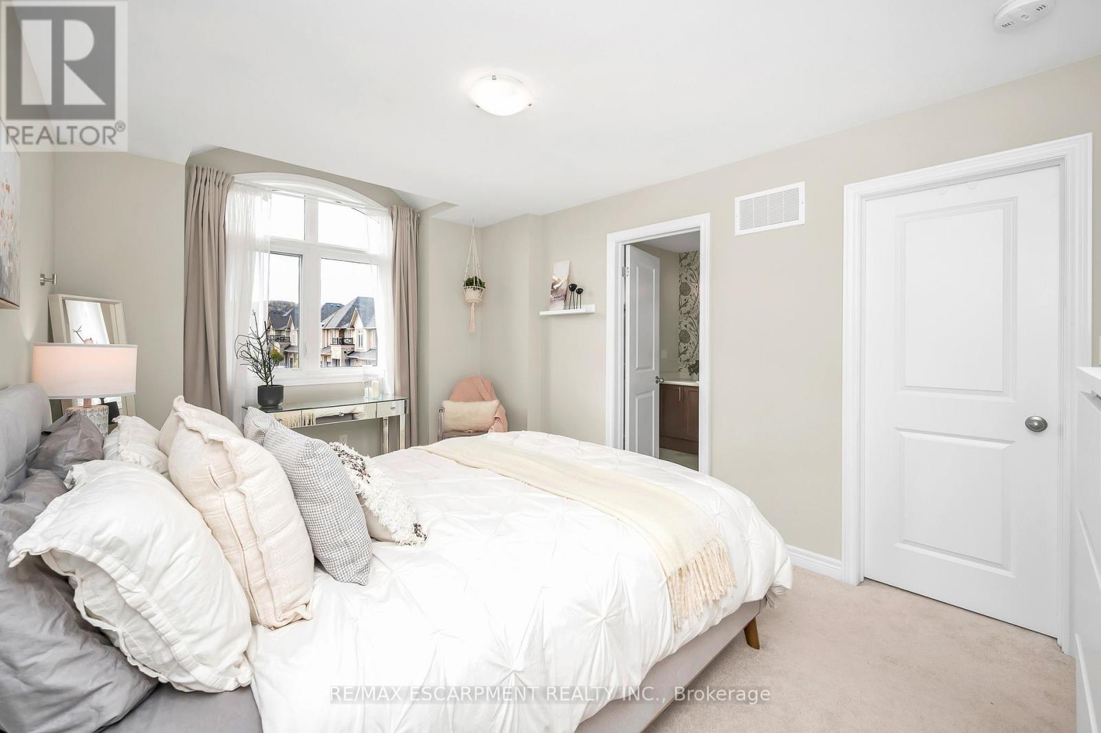 17 Arietta Lane, Hamilton, Ontario  L8E 0K7 - Photo 16 - X12488142