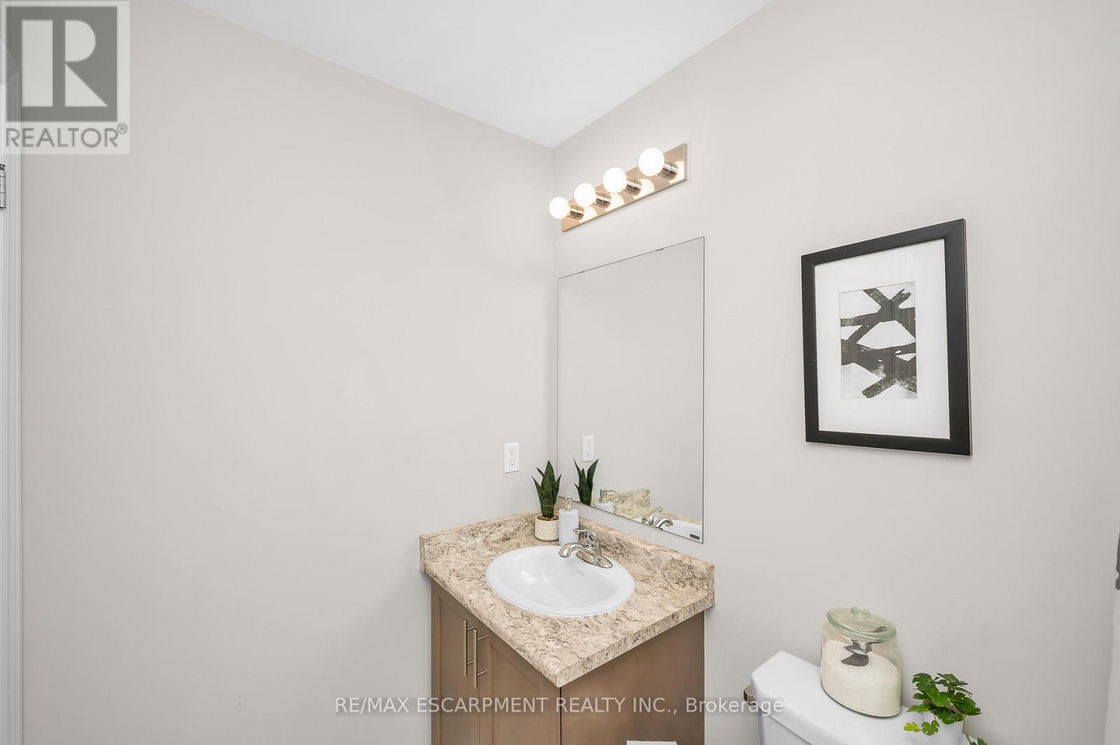 17 Arietta Lane, Hamilton, Ontario  L8E 0K7 - Photo 23 - X12488142