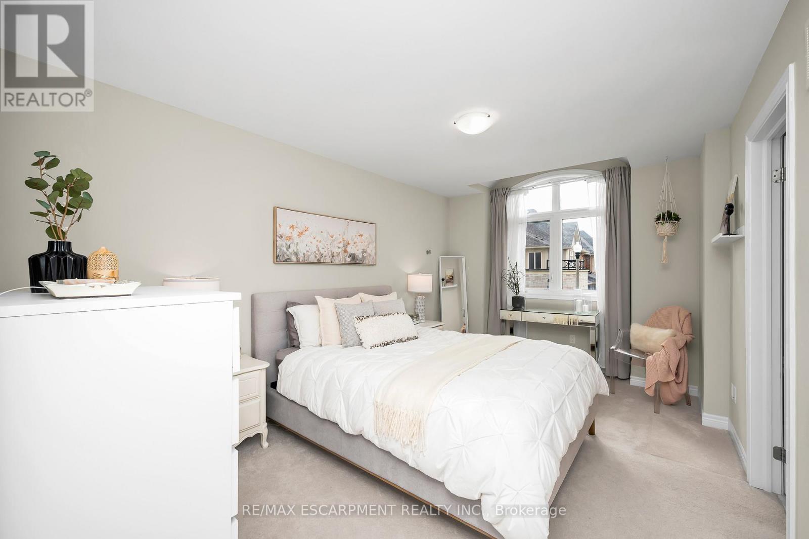 17 Arietta Lane, Hamilton, Ontario  L8E 0K7 - Photo 14 - X12488142