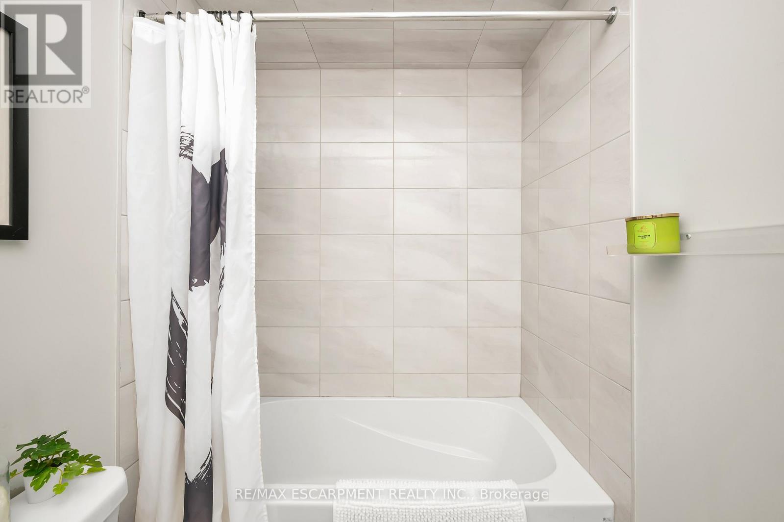 17 Arietta Lane, Hamilton, Ontario  L8E 0K7 - Photo 24 - X12488142