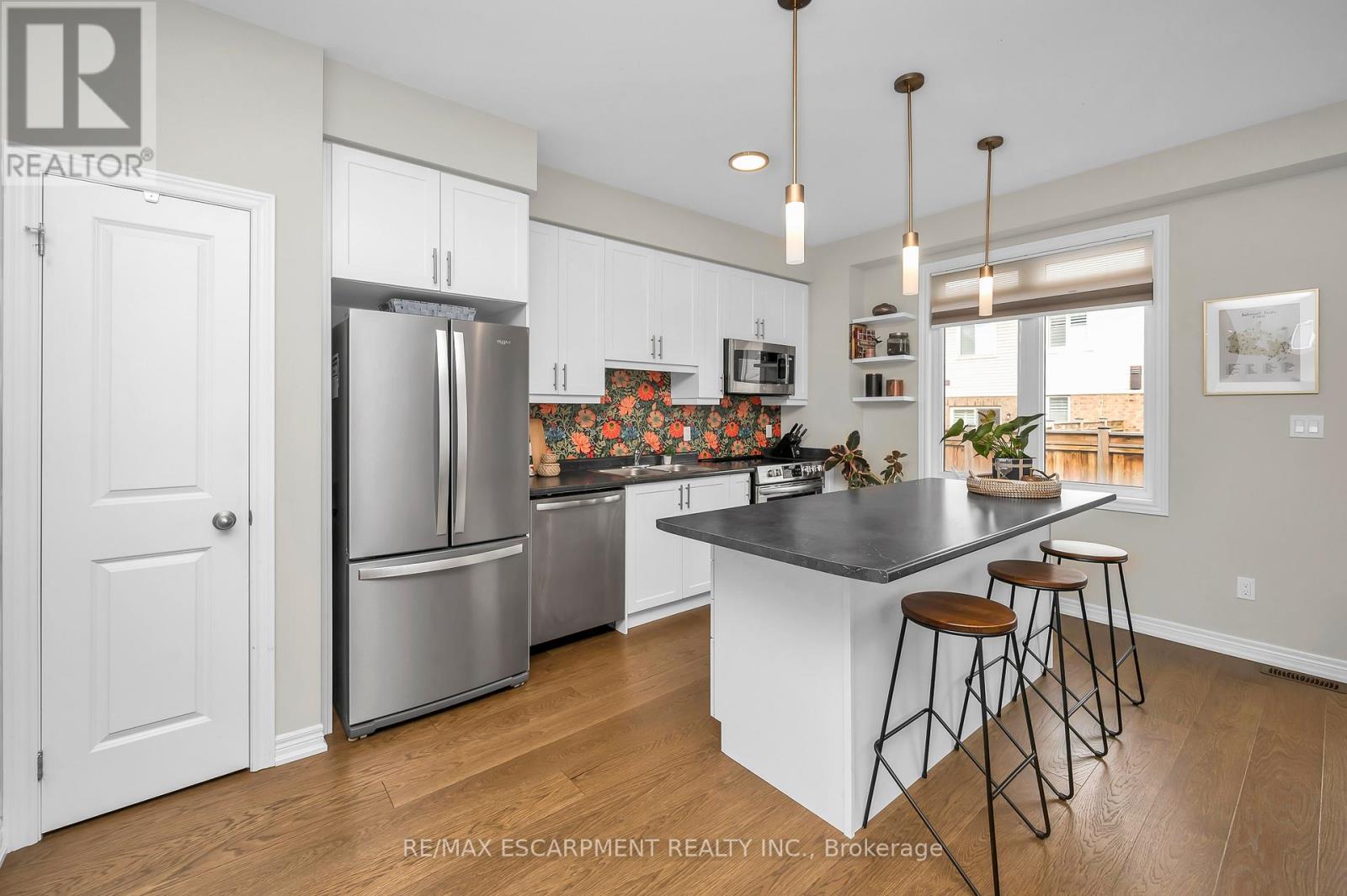 17 Arietta Lane, Hamilton, Ontario  L8E 0K7 - Photo 6 - X12488142