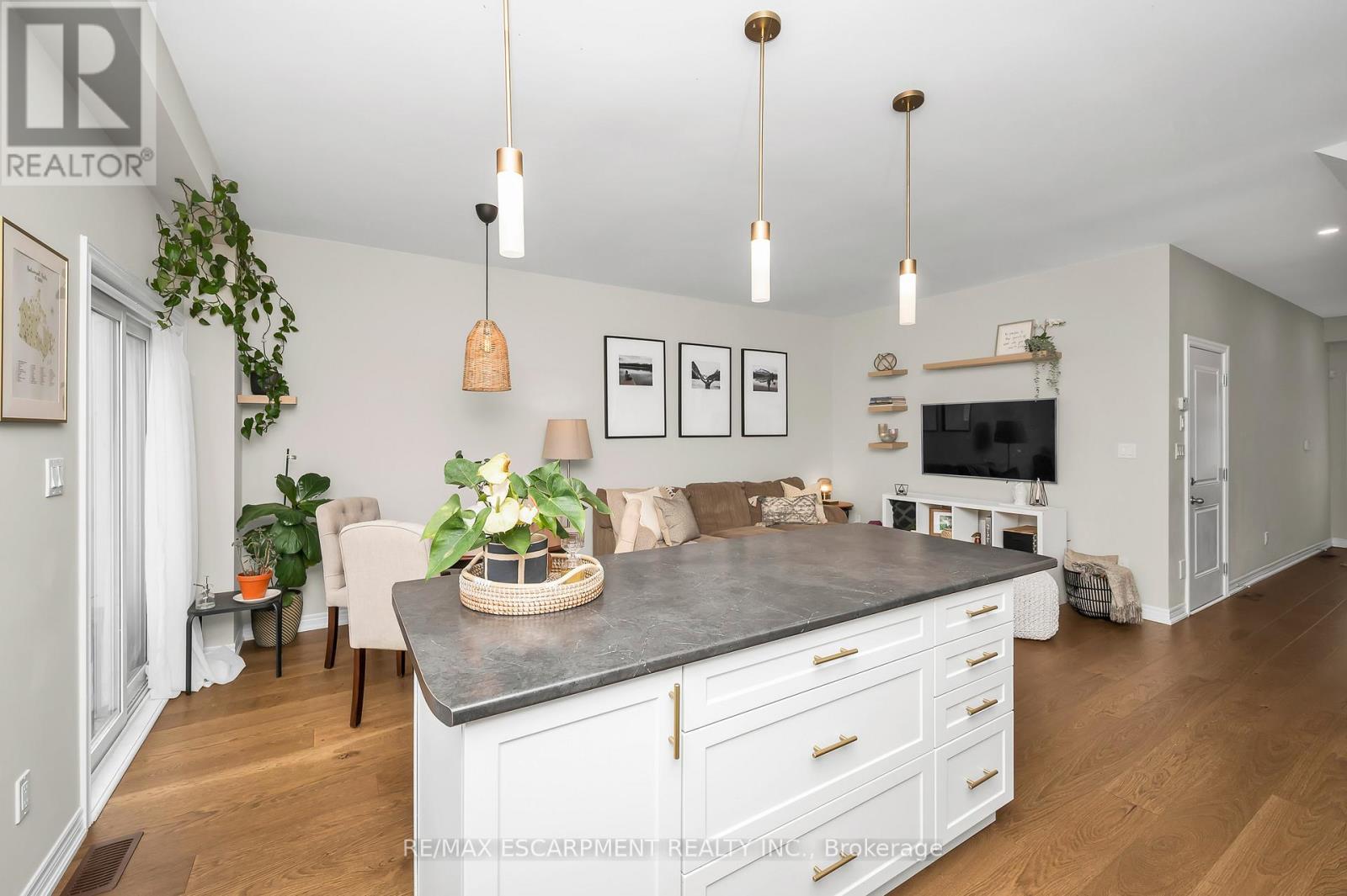 17 Arietta Lane, Hamilton, Ontario  L8E 0K7 - Photo 7 - X12488142