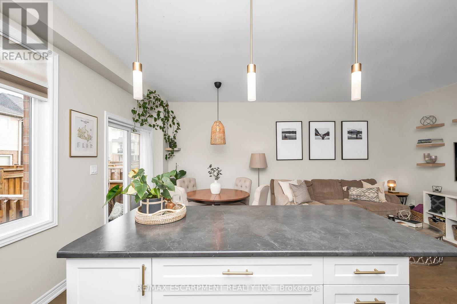 17 Arietta Lane, Hamilton, Ontario  L8E 0K7 - Photo 8 - X12488142