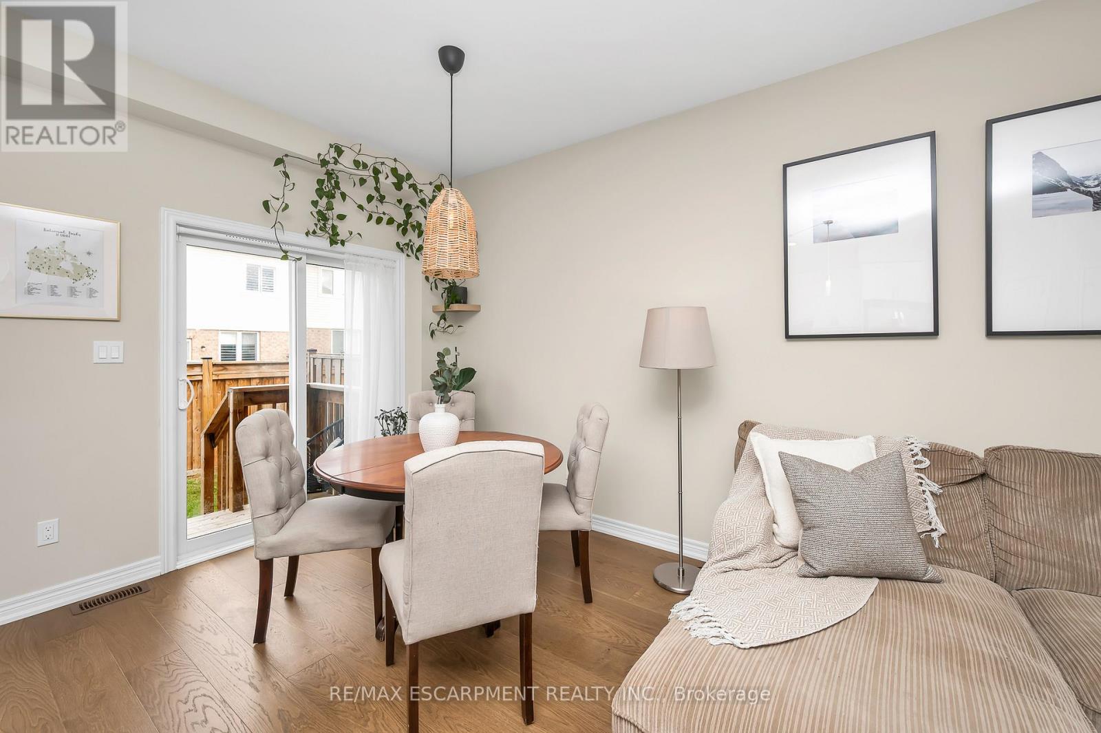 17 Arietta Lane, Hamilton, Ontario  L8E 0K7 - Photo 9 - X12488142