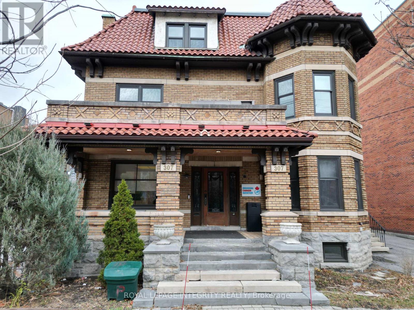 307 Gilmour Street, Ottawa, Ontario K2P 0P7 - Photo 4 - X12520114