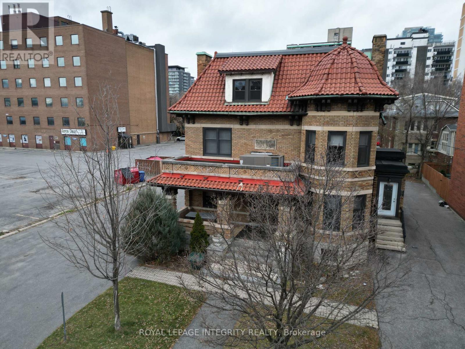 307 Gilmour Street, Ottawa, Ontario K2P 0P7 - Photo 5 - X12520114