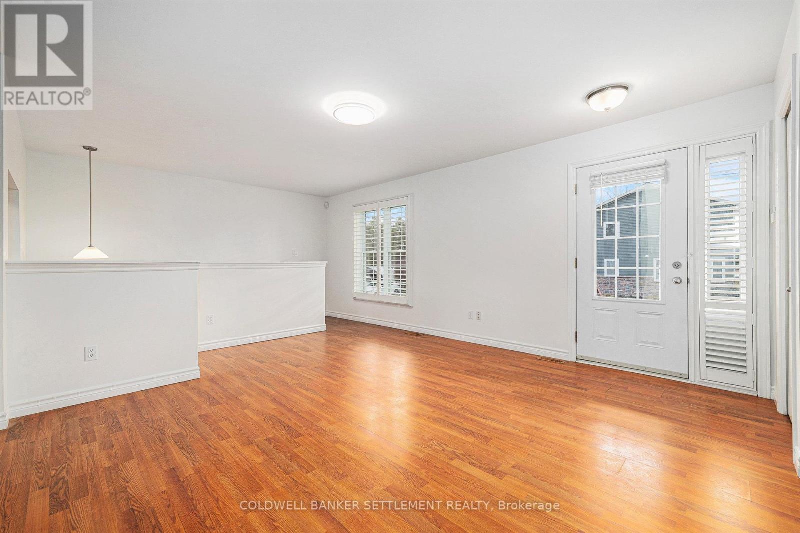 118 Bay Street, Drummond/north Elmsley, Ontario K7C 4K9 - Photo 4 - X12520120