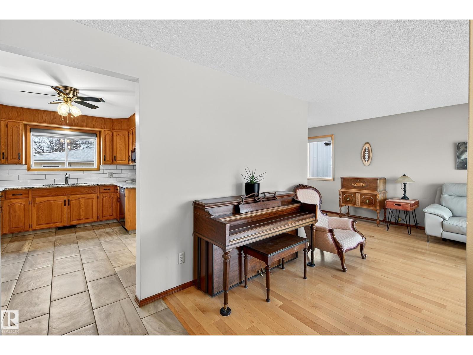 9616 154 St Nw, Edmonton, Alberta  T5P 2G1 - Photo 7 - E4464990