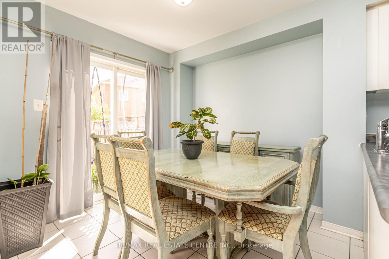 43 Trumpet Valley Boulevard, Brampton, Ontario  L7A 2Z8 - Photo 17 - W12481014