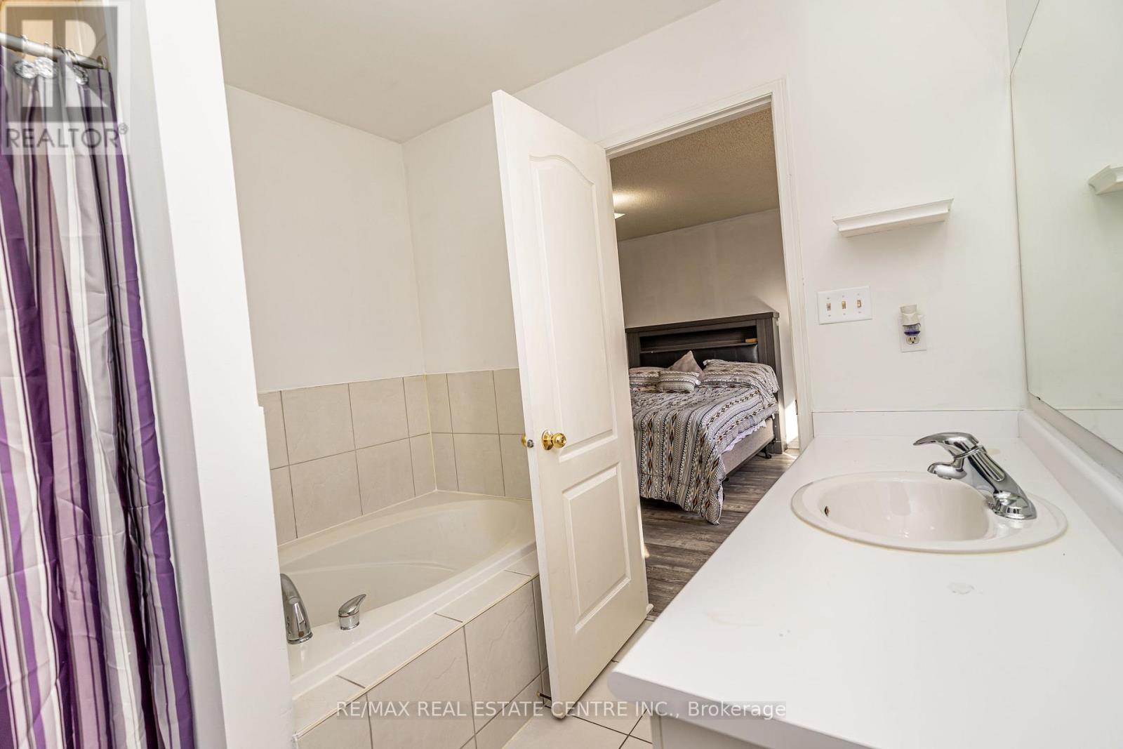 43 Trumpet Valley Boulevard, Brampton, Ontario  L7A 2Z8 - Photo 23 - W12481014