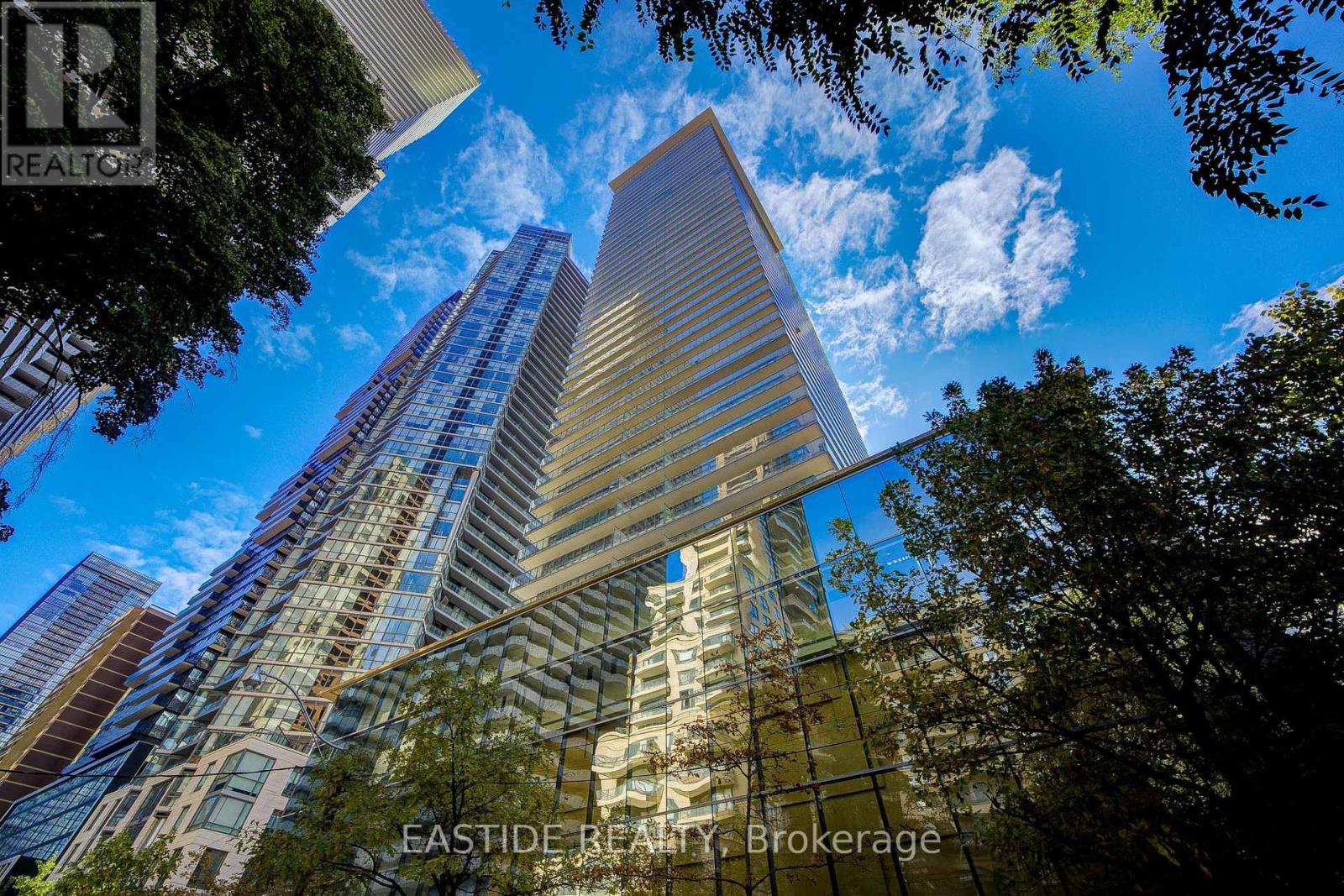 807 - 33 CHARLES STREET E, Toronto, Ontario