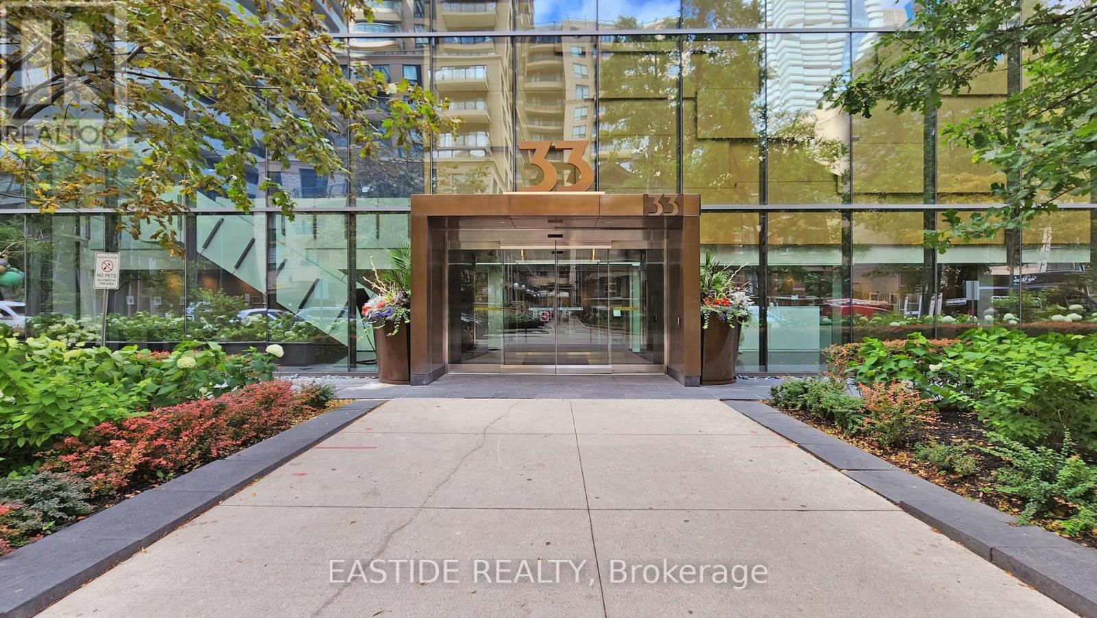 807 - 33 Charles Street E, Toronto, Ontario  M4Y 0A2 - Photo 3 - C12520150