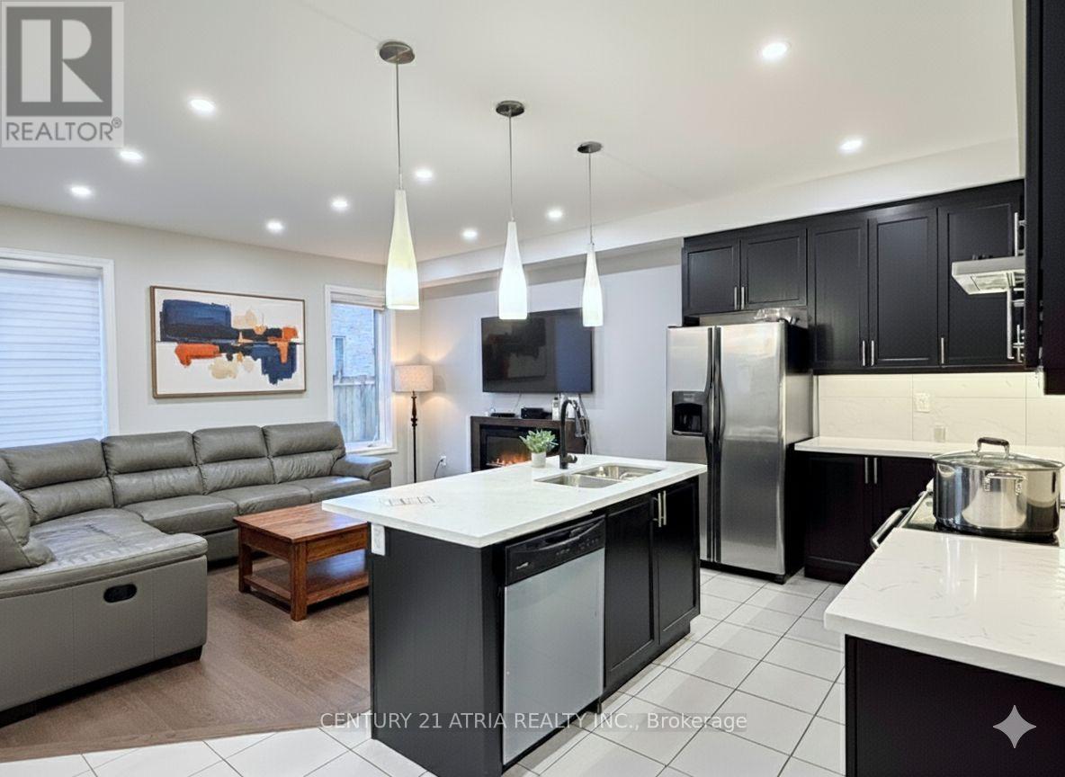 52 Luzon Avenue, Markham, Ontario  L6B 1N6 - Photo 4 - N12324329