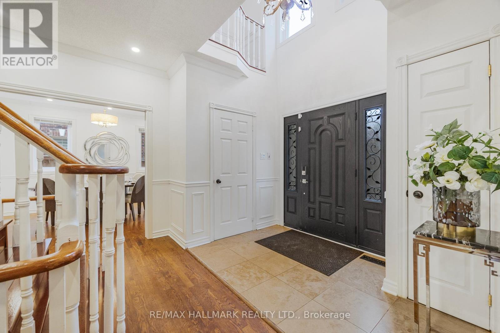 59 Oatlands Crescent, Richmond Hill, Ontario  L4C 9P2 - Photo 4 - N12520118