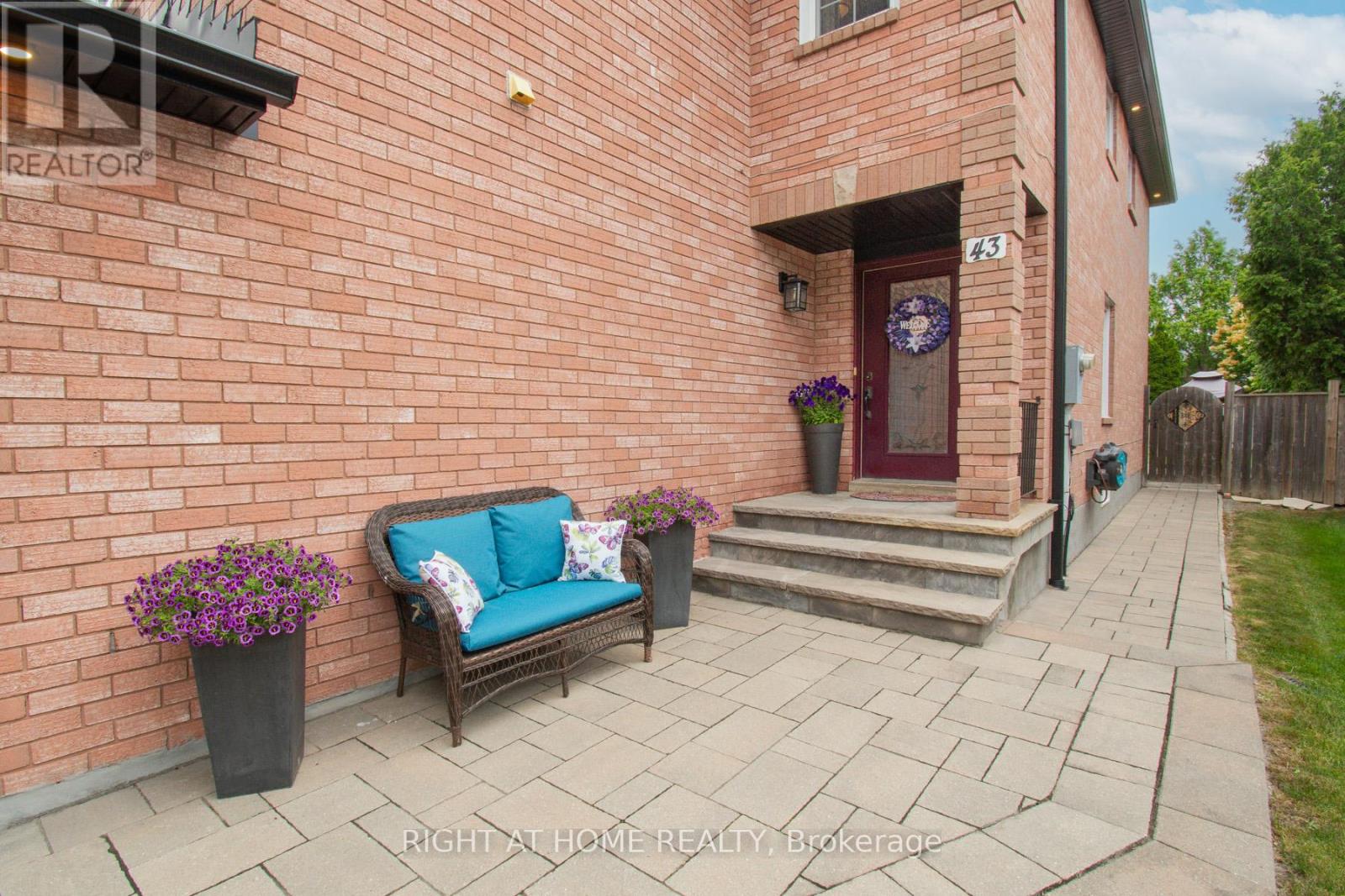 43 Squire Drive, Richmond Hill, Ontario  L4S 1C6 - Photo 2 - N12520144