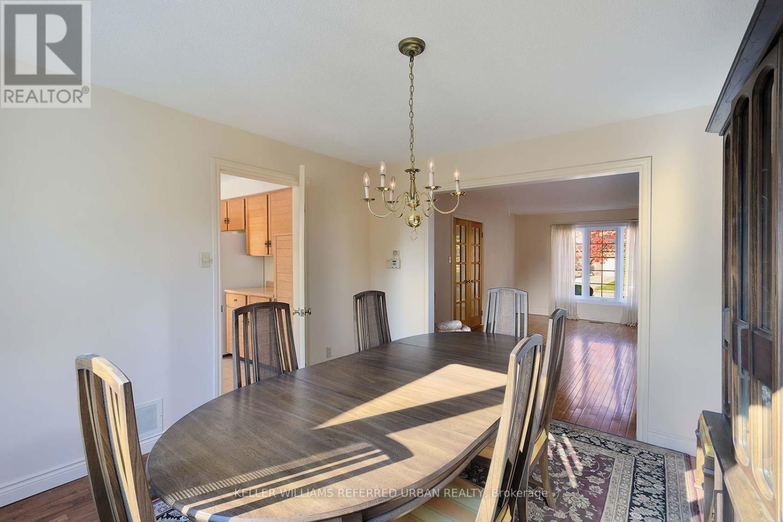 62 Devlin Place, Aurora, Ontario  L4G 5W8 - Photo 12 - N12520152